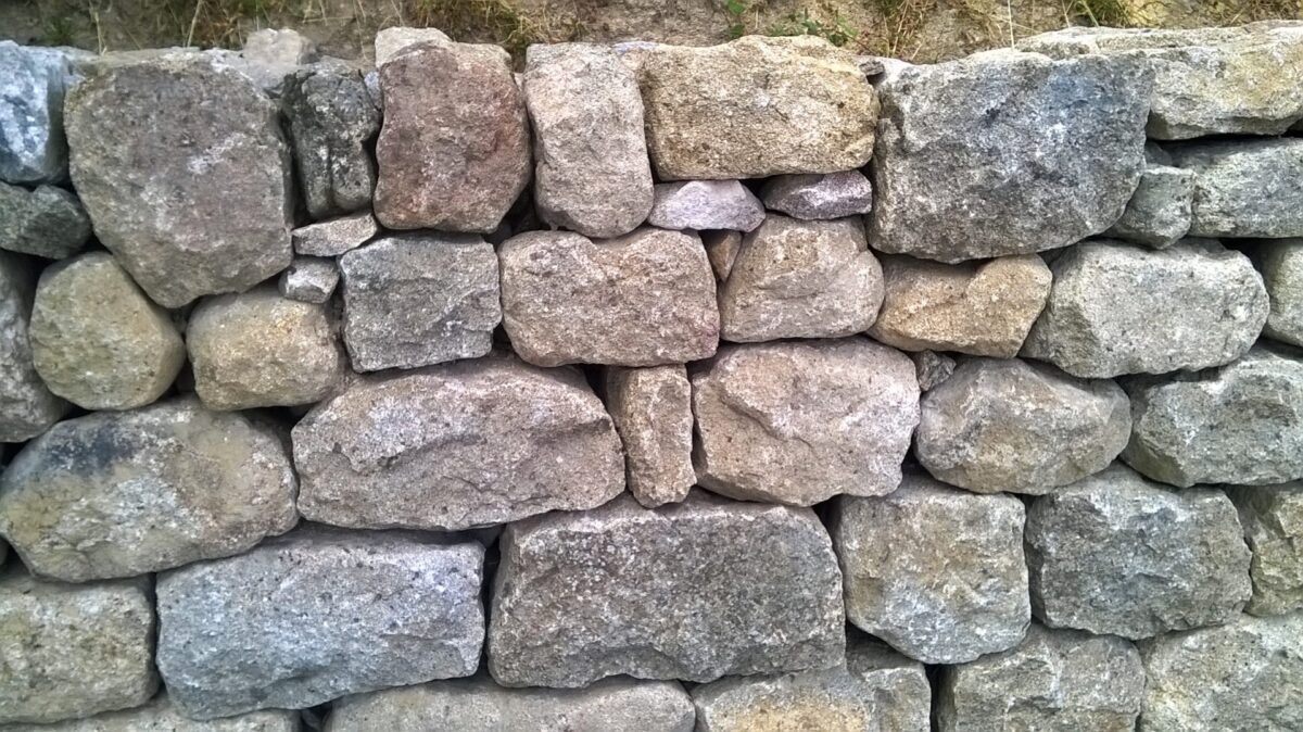 Mur en pierre seche