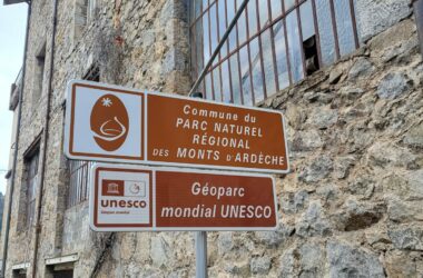Installation des panneaux GÉOPARC UNESCO