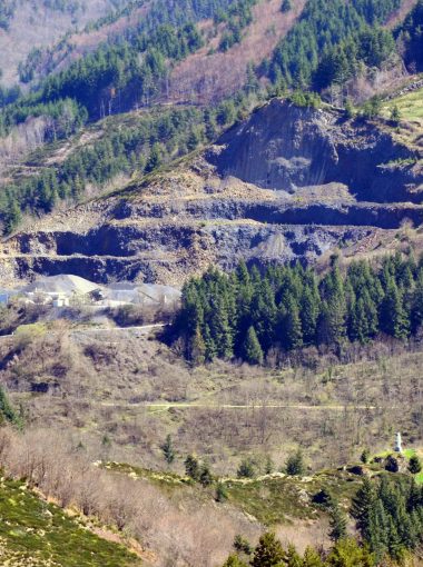 La carrière de basalte de Saint-Julien-d’Intres